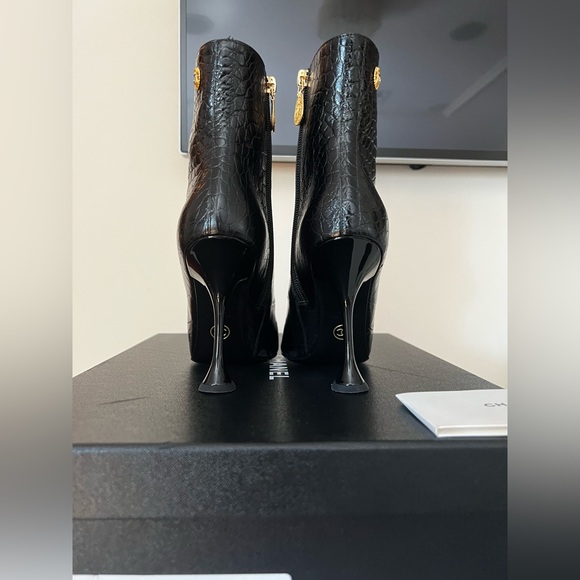 Chanel Heeled Boots Pre Fall 2019 Collection - Picture 5 of 13